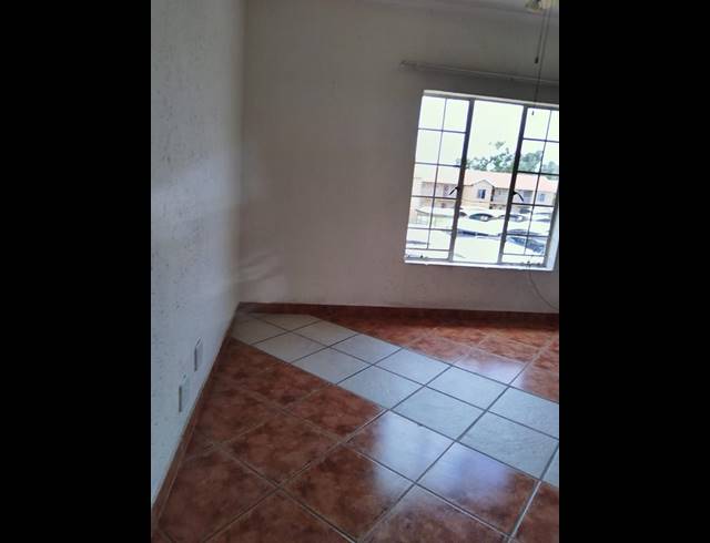 2 BEDROOM APARTMENT FOR SALE IN WATERVAL EAST